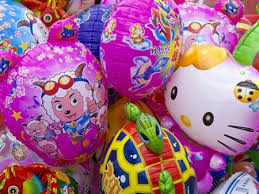 Dùng lửa cắt dây bóng bay có thể gây bỏng nặng